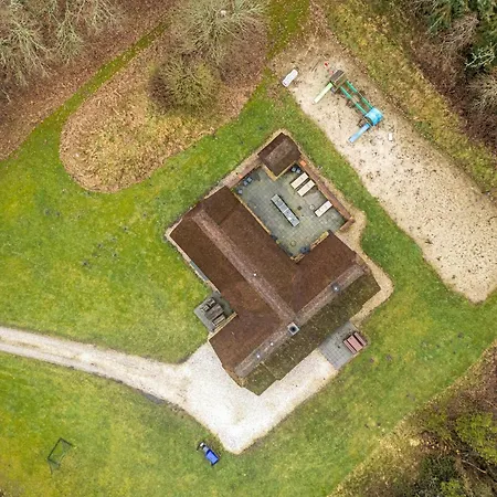 Large Pool House With Volleyball - 2000