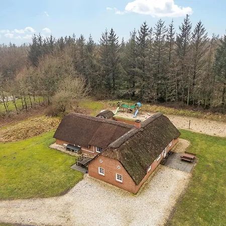 Large Pool House With Volleyball - 2000 Holiday home Ulfborg