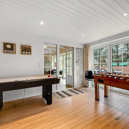 Large Pool House With Volleyball - 2000 Holiday home *