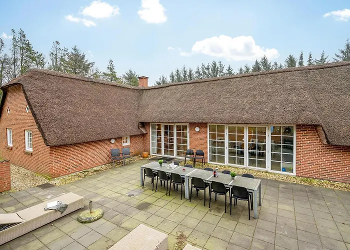 Large Pool House With Volleyball - 2000 Ulfborg