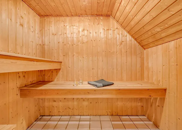 Дом отдыха Large Pool House With Volleyball - 2000 Ulfborg