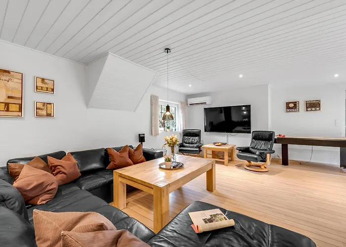 Large Pool House With Volleyball - 2000 Ulfborg